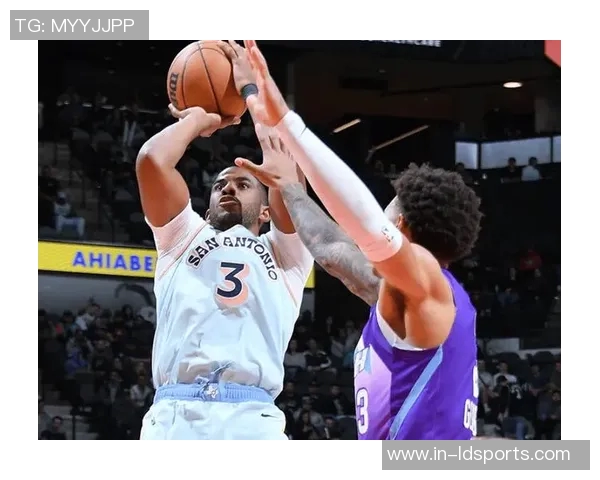 保罗的精彩表现助力马刺重回巅峰球场荣耀再现 保罗的精彩表现助力马刺重回巅峰球场荣耀再现