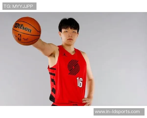 全员集结开拓者发布球队签名明信片利拉德与杨瀚森亲笔签名亮相 全员集结开拓者发布球队签名明信片利拉德与杨瀚森亲笔签名亮相