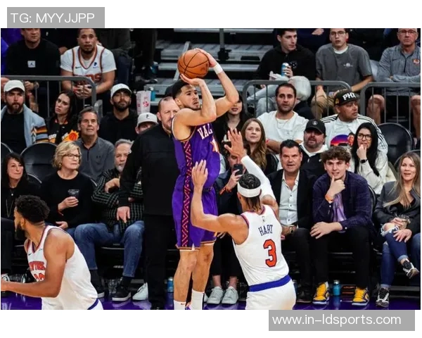 布克上半场表现全面贡献13分5篮板4助攻2抢断次节火力全开再添10分 布克上半场表现全面贡献13分5篮板4助攻2抢断次节火力全开再添10分