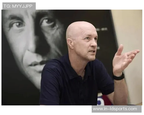 小克鲁伊夫谈离开巴萨原因及在中国执教三年的快乐经历