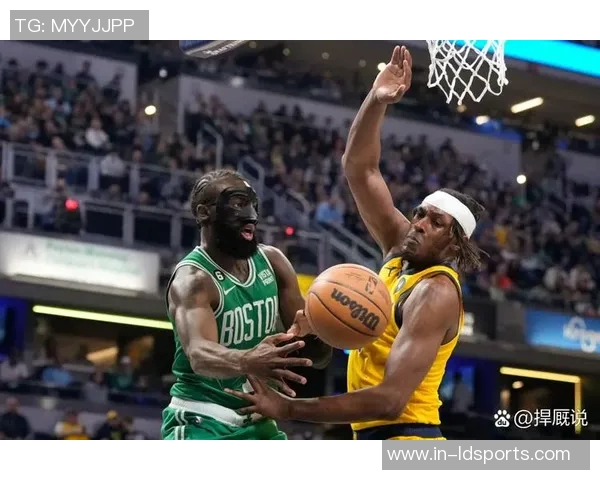 杰伦布朗半场表现稳定13投5中贡献17分4篮板3助攻1抢断次节独得10分